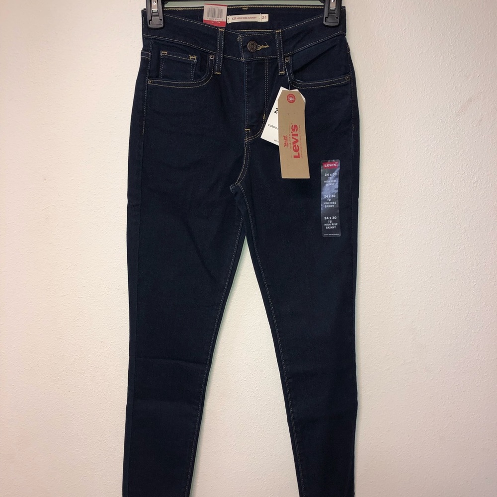 BRAND NEW HIGH RISE LEVI JEANS